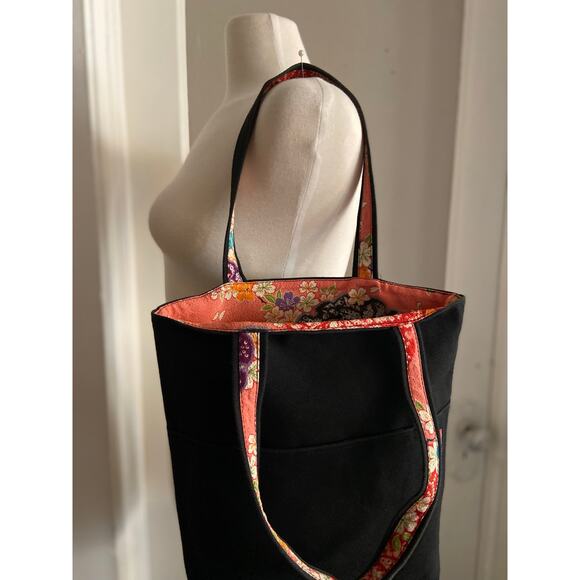 Reversible Black Canvas Tote w/Pink Floral Trim sz OS - Picture 4 of 15